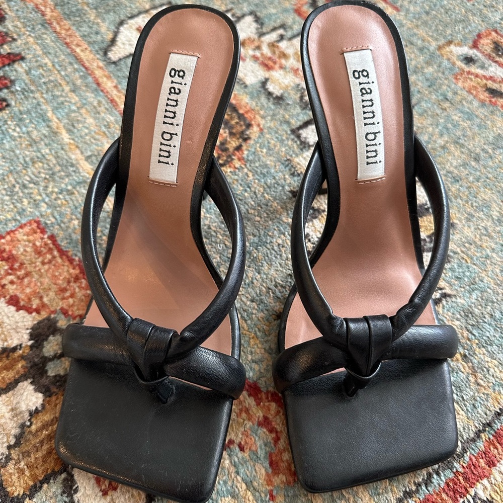 Gianni Bini Black Leather Sandals